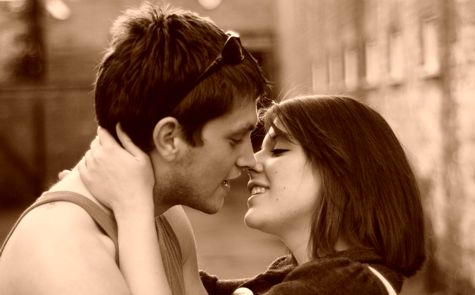 Henryk Rynkowski - Nigdy więcej - Nigdy więcej nie będzie tęsknoty Nigdy więcej nie będzie rozstania Nigdy więcej nie będziesz sama Bo ta chwila to koniec czekania  Nigdy więcej już pośród nocy W naszym łóżku nie zbudzisz się sama Życie będzie jak wielka łąka Traw zielenią dla nas usłana  I od teraz wszystko rozbłyśnie Kolorową tęczą na niebie Jesteś wszystkim czego dziś pragnę Po to żyję, by kochać Ciebie  Nigdy więcej nikt nie zobaczy Twej tęsknoty i łez pożegnania Jesteś teraz w moich ramionach A ta chwila to koniec czekania